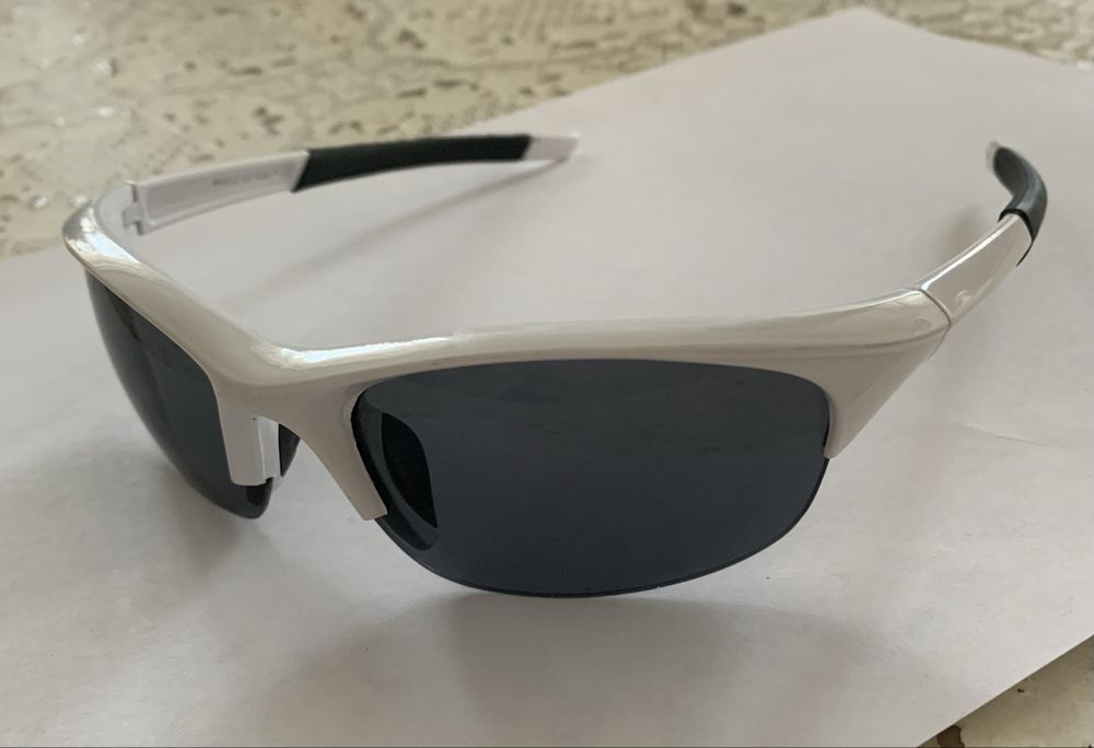 спортивні wrap‑окуляри, щільно прилягають, з гумовими вставками