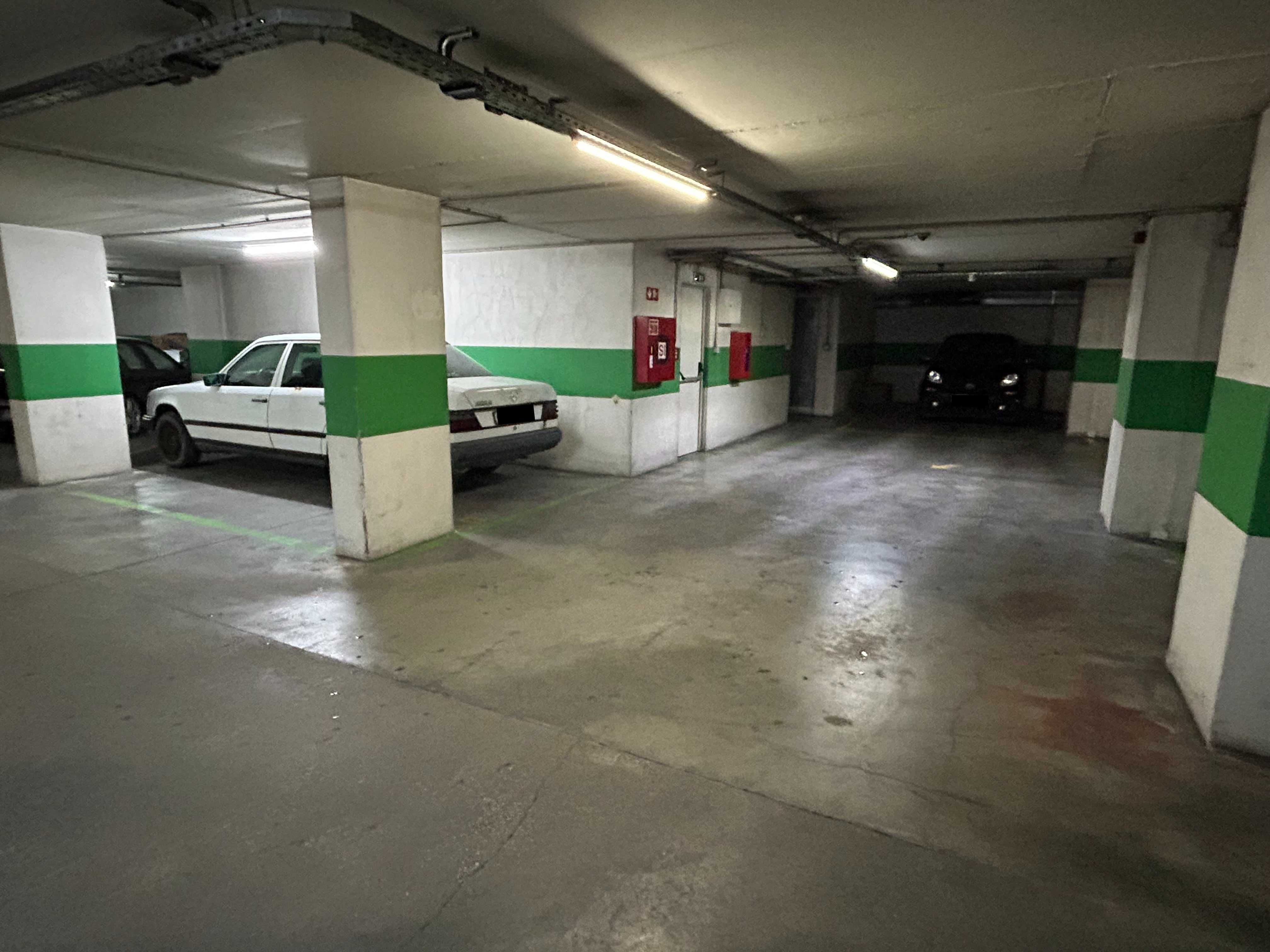 Garagem Parqueamento em Algueirão Mem Martins