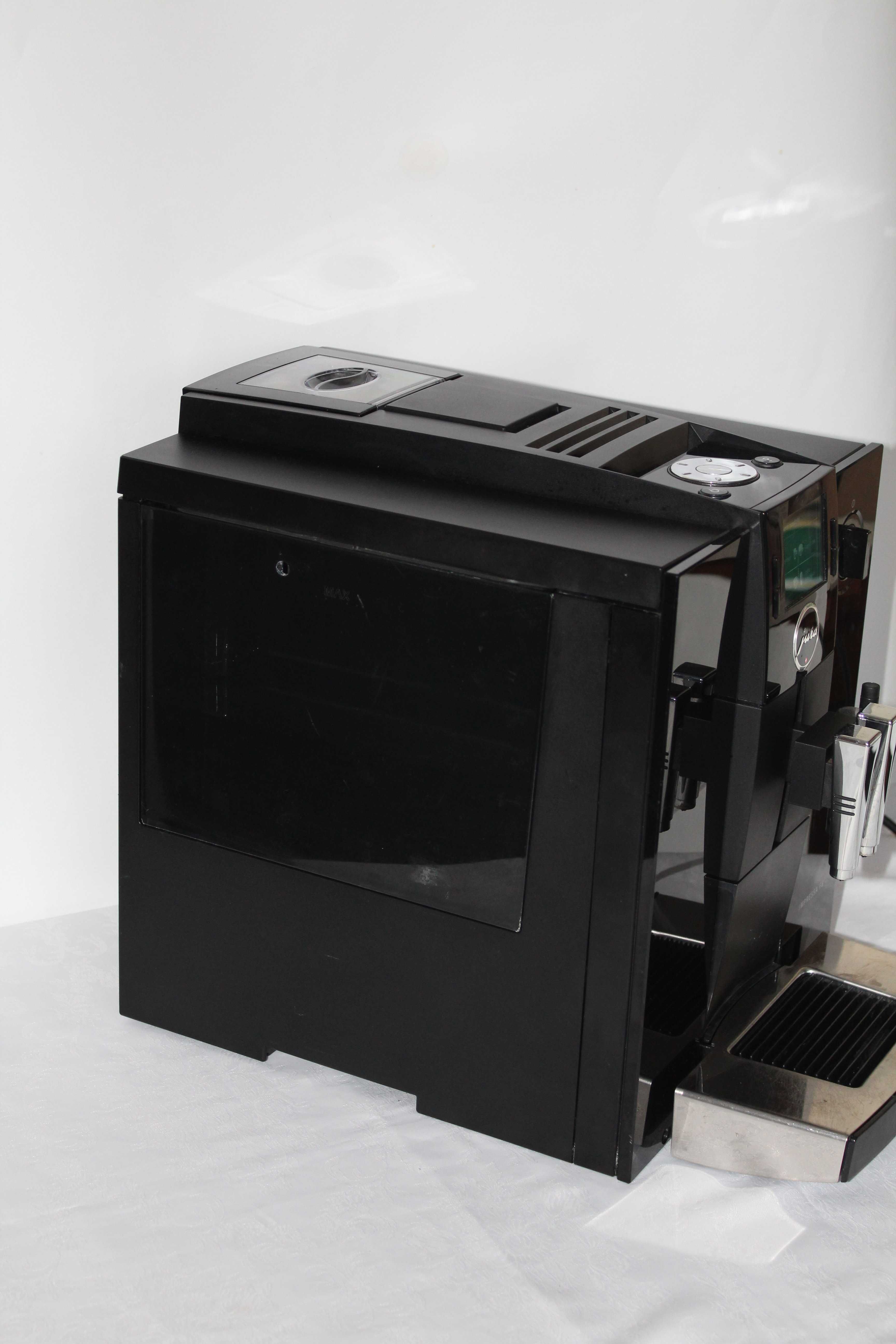 NAJNOWSZY MODEL ekspres JURA F8  lcd menu pl gwarancja 60 dni