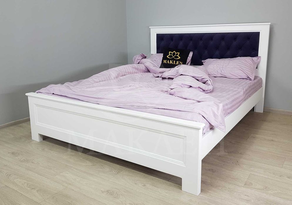 Дерев'яне двоспальне ліжко