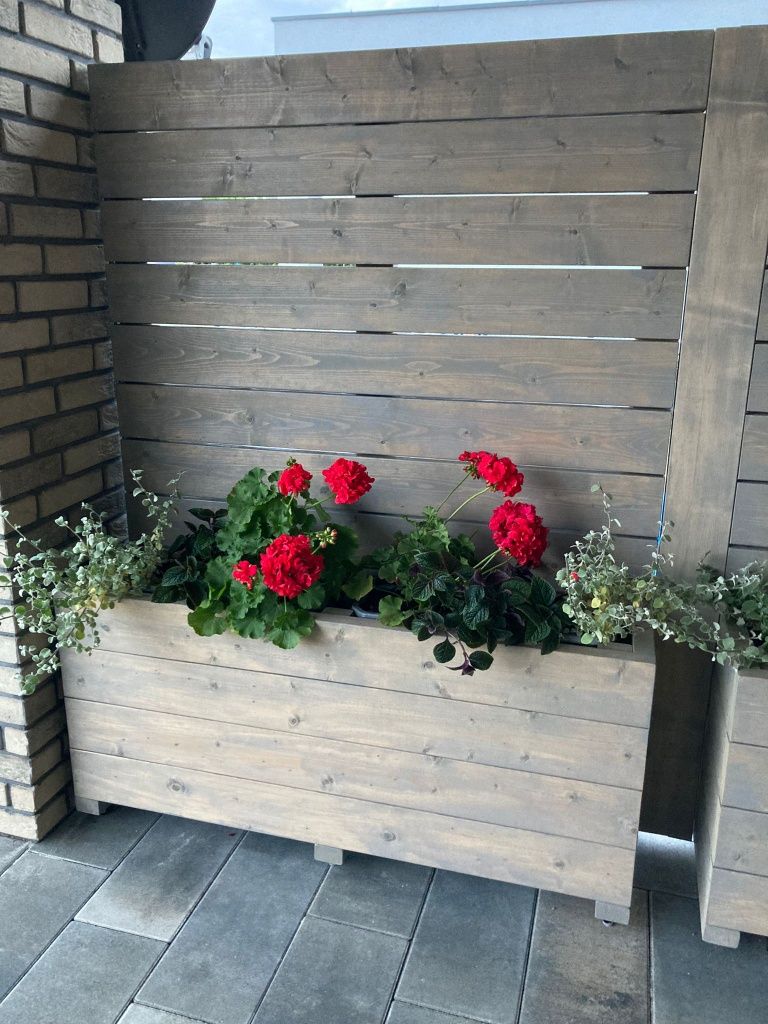 Donica tarasowa, pergola, żaluzja drewniana, zabudowa balkonu