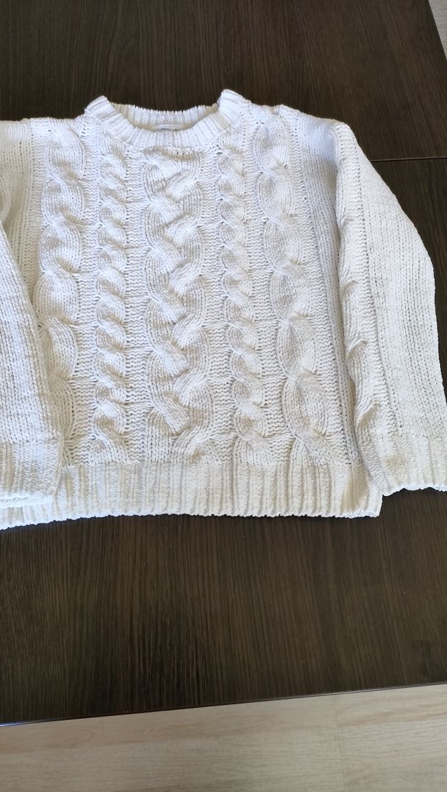 Biały sweter na 8-9 lat