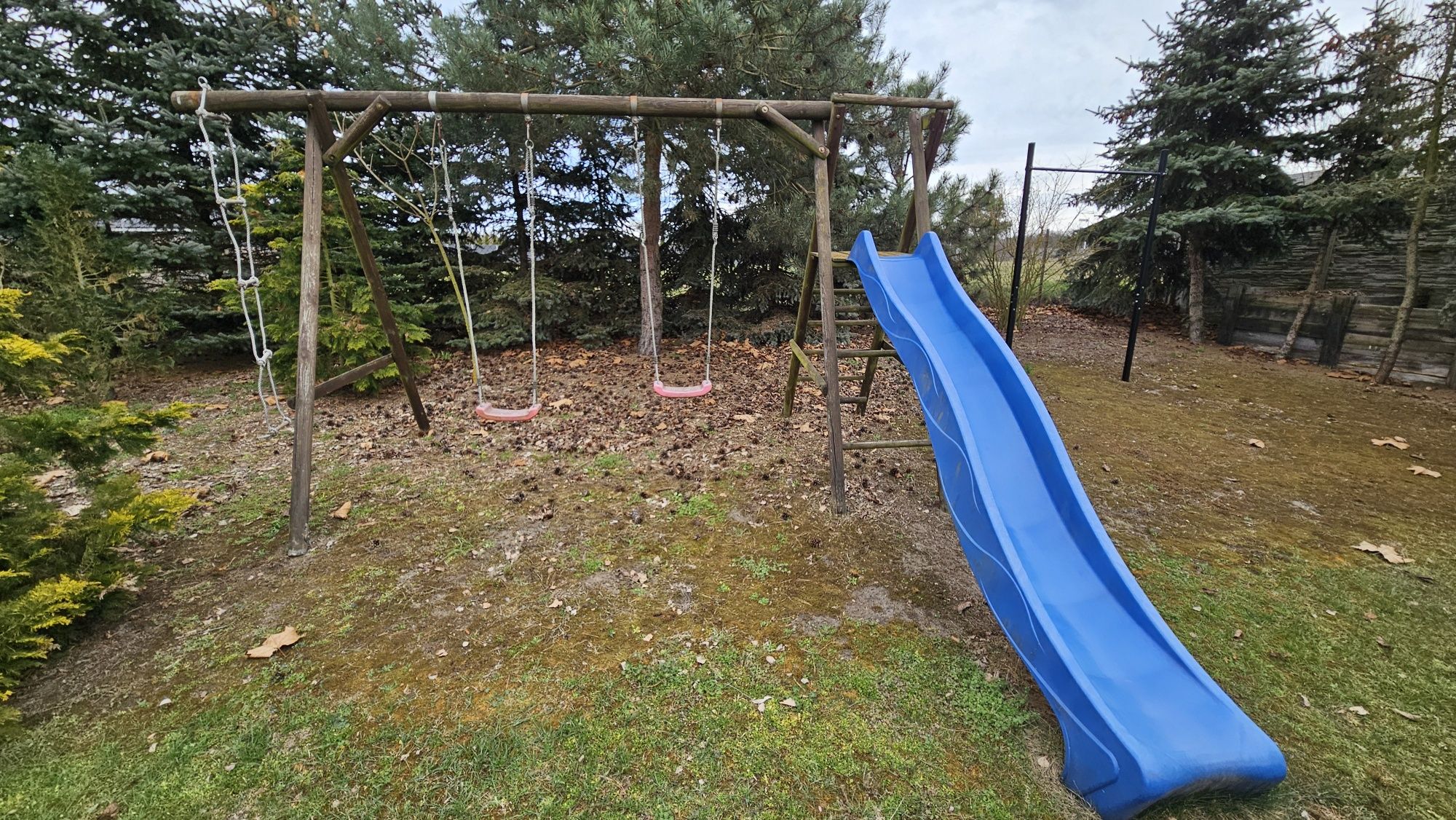 Podwójna huśtawka ze zjeżdżalnią