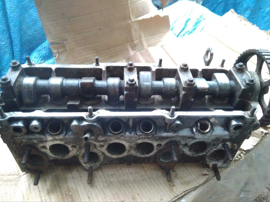 Головка блока цилиндров на Ауди 80  1,8-1,6-2,0