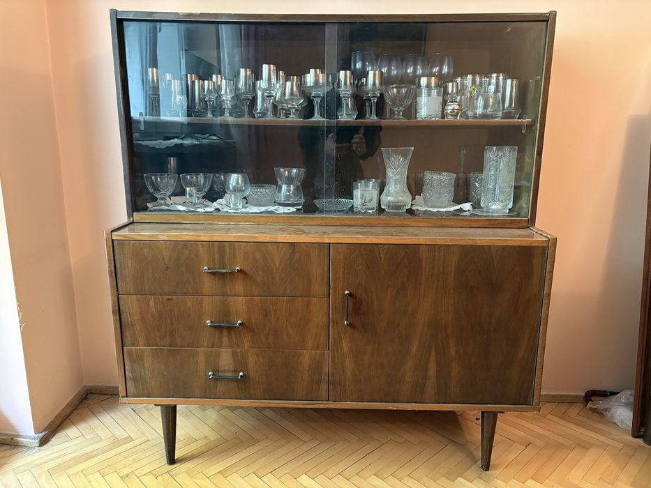 Kredens wysoki połysk lata 60