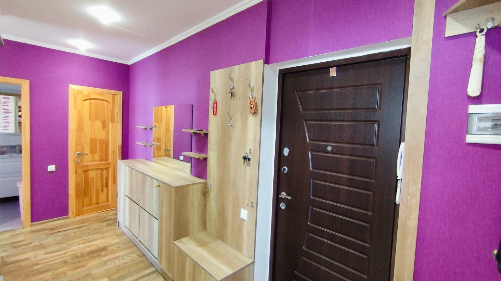 Продам 2 ком. с ремонтом и кладовкой на этаже в ЖК Радужный(114-564)