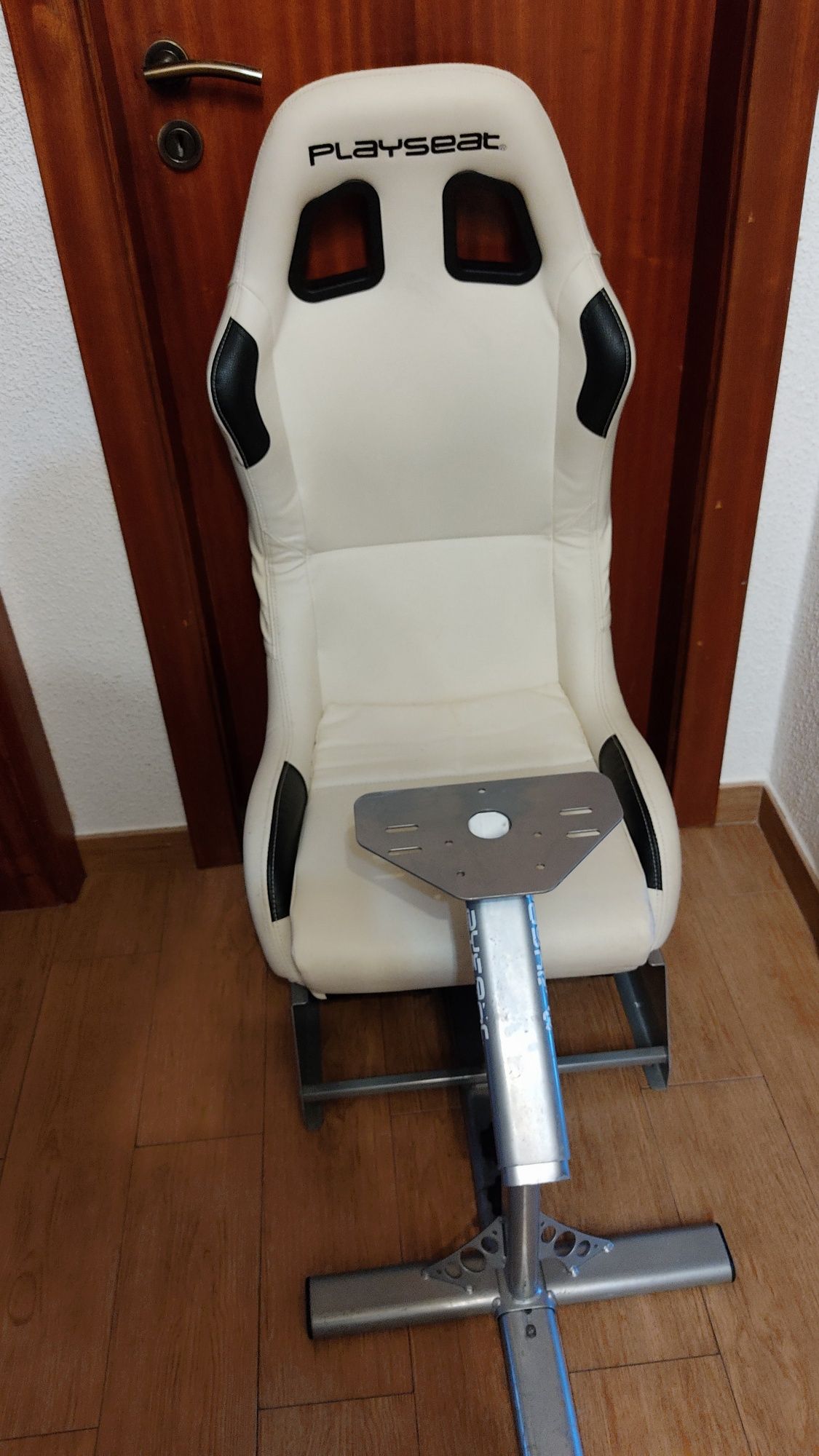 Playseat evolution branco Cockpit simracing Logitech Thrustmaster game