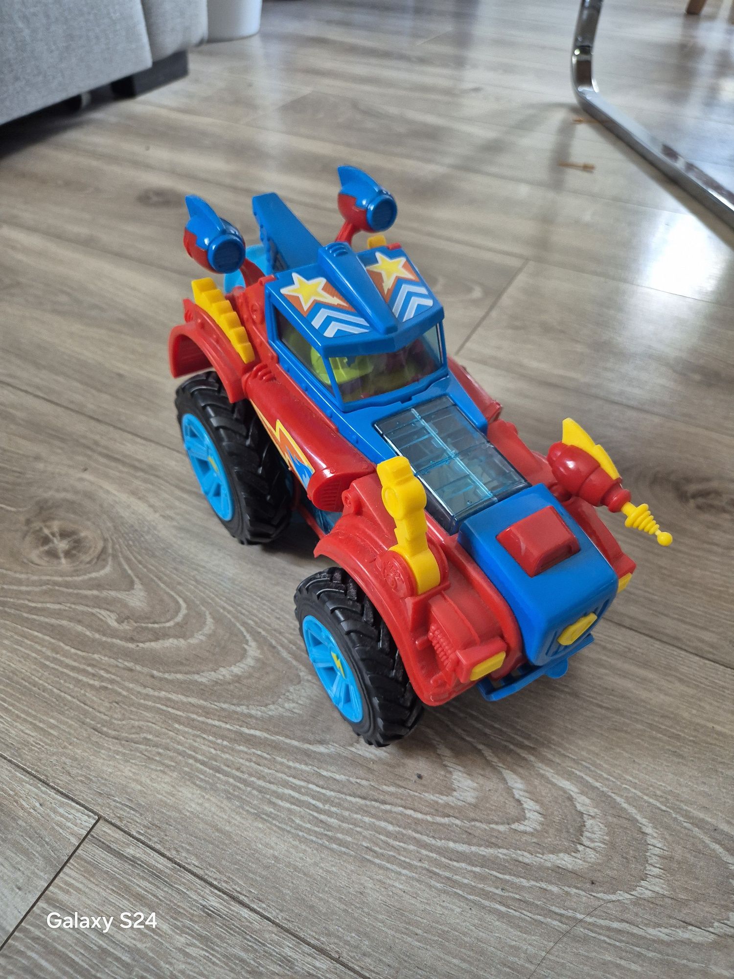 Pojazd Super Zings z 5 figurkami