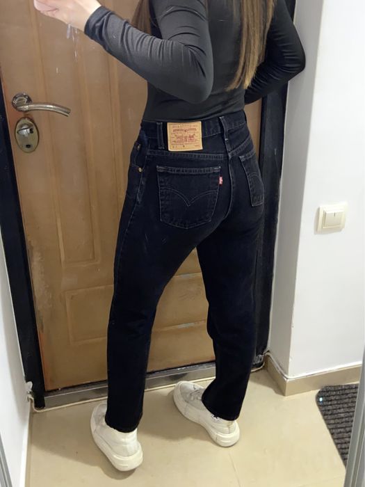 Джинси Levi’s чорні жіночі оригінальні прямі мом