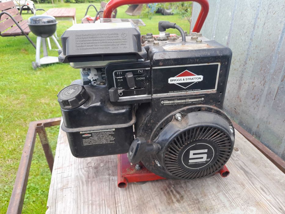 Agregat Generator prądotwórczy 2.2kw Silnik Briggs Stratton o mocy 5KM
