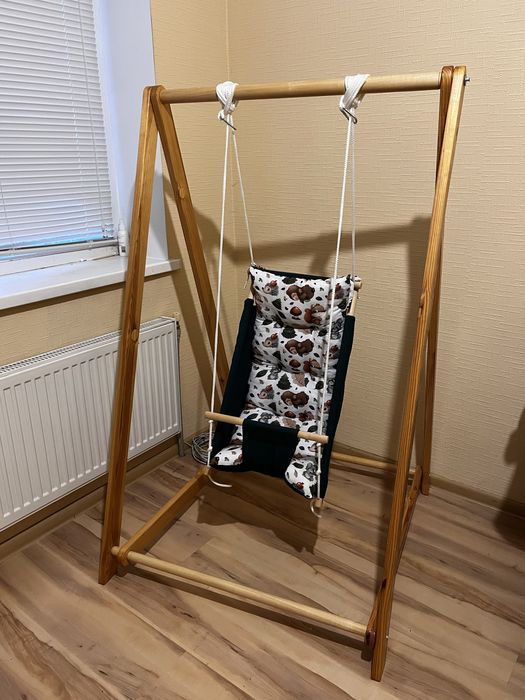 Гойдалка дитяча кімнатна (дерево)