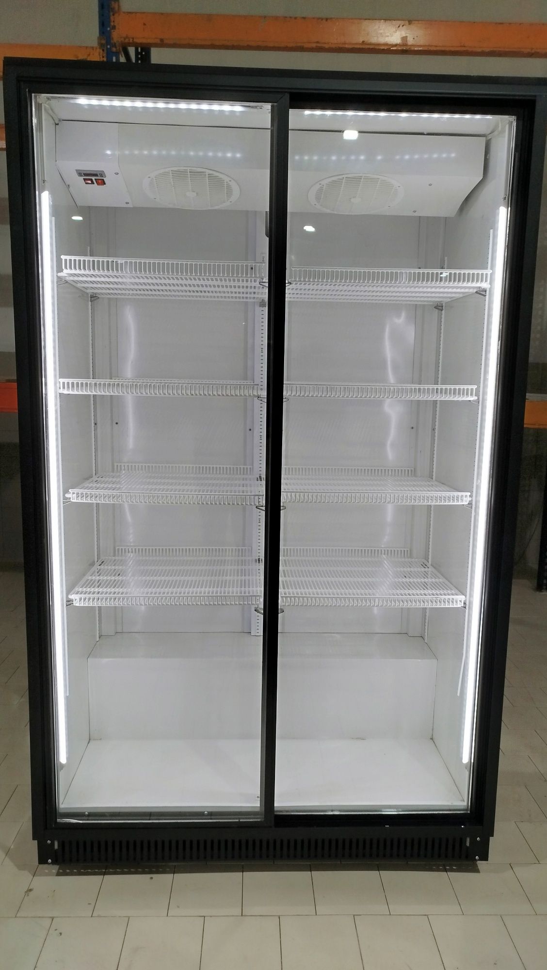 Витрина холодильная Extra Large Full Door.  016