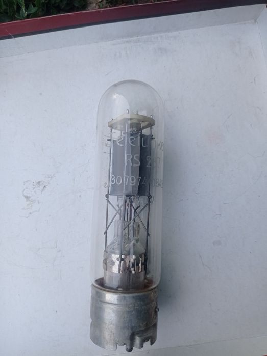 Продам лампу ,,RS237Telefunken Wehrmacht