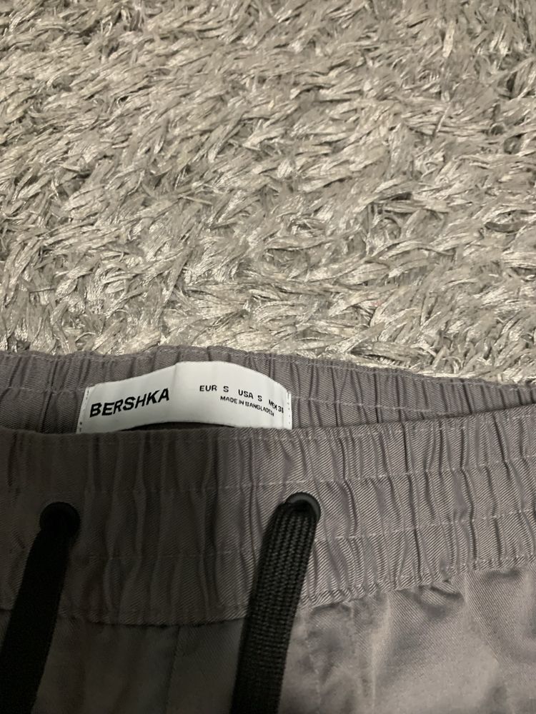 Spodnie joggery męskie Bershka szare dresy