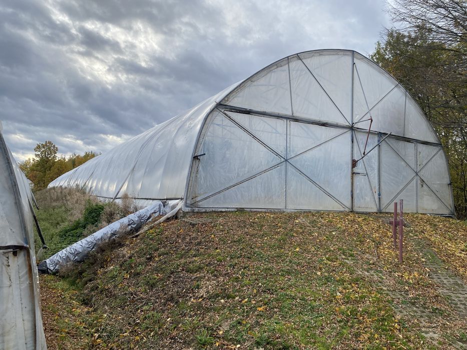 Tunele foliowe 2 sztuki wraz z wyposazeniem centralne nawadnianie.