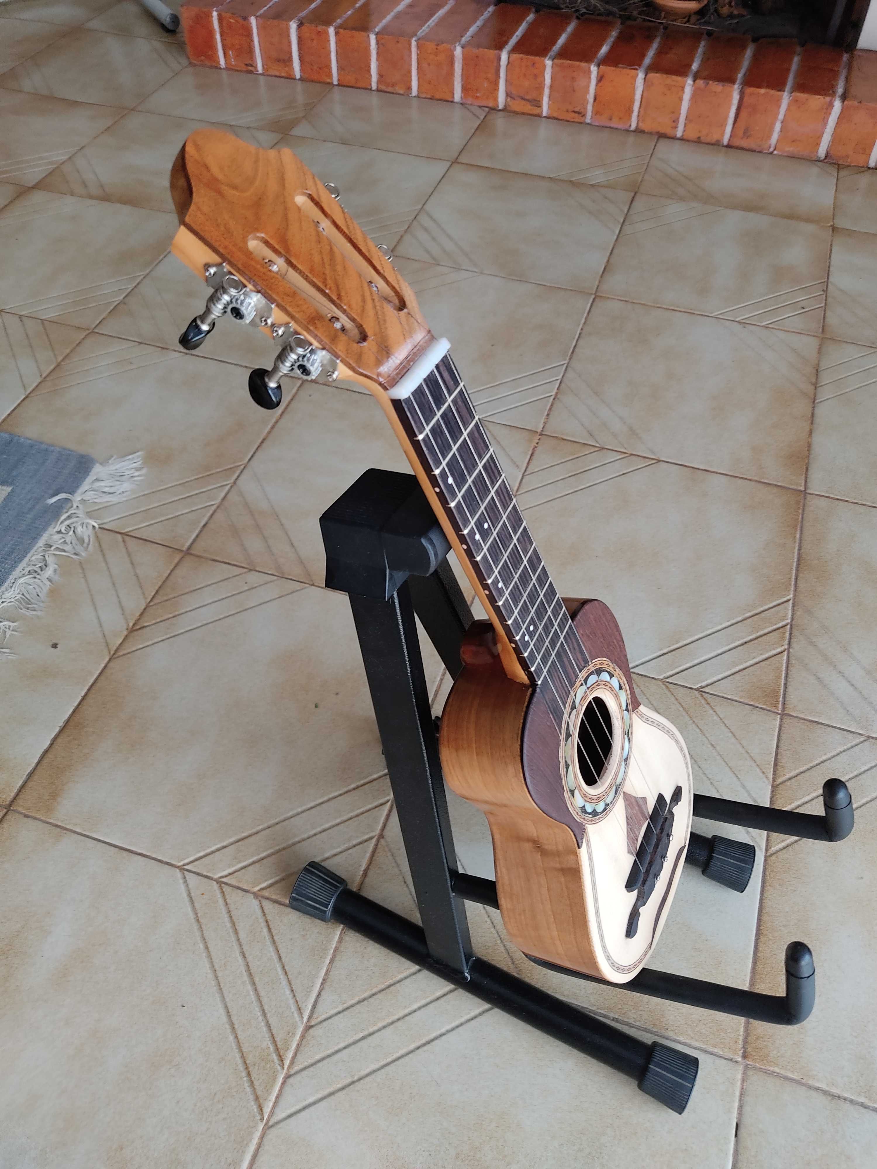 Cavaquinho de Luxo em madeira maciça