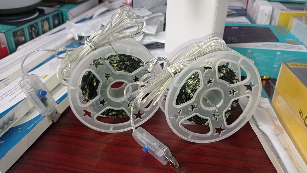 Гірлянда «Роса» працює від  USB, 50 і 100 м, з пультом.