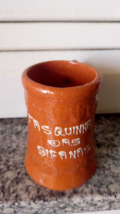 Caneca de barro de coleção
