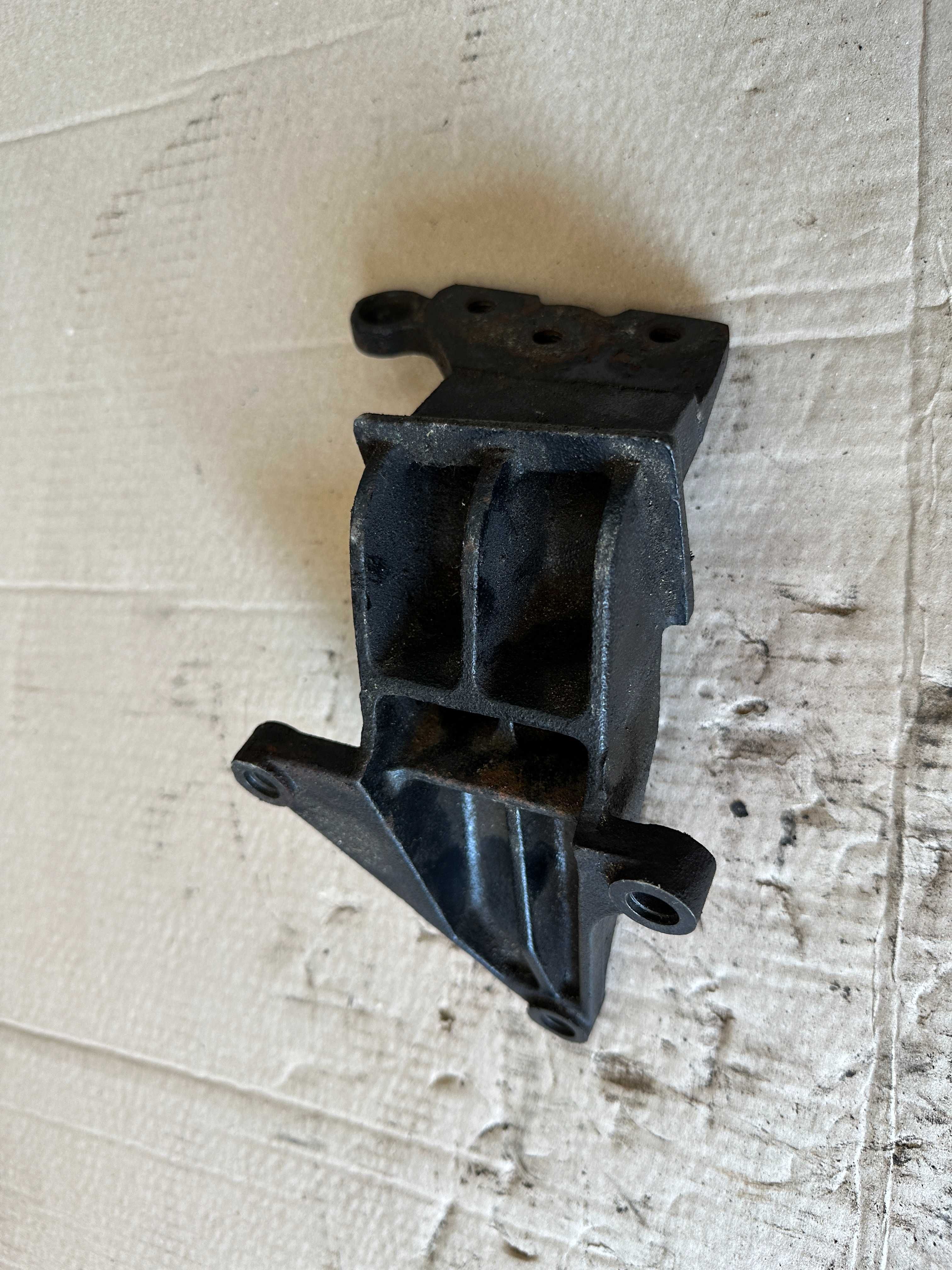 Кронштейн двигуна opel astra g, zafira a,vectra b 90570378