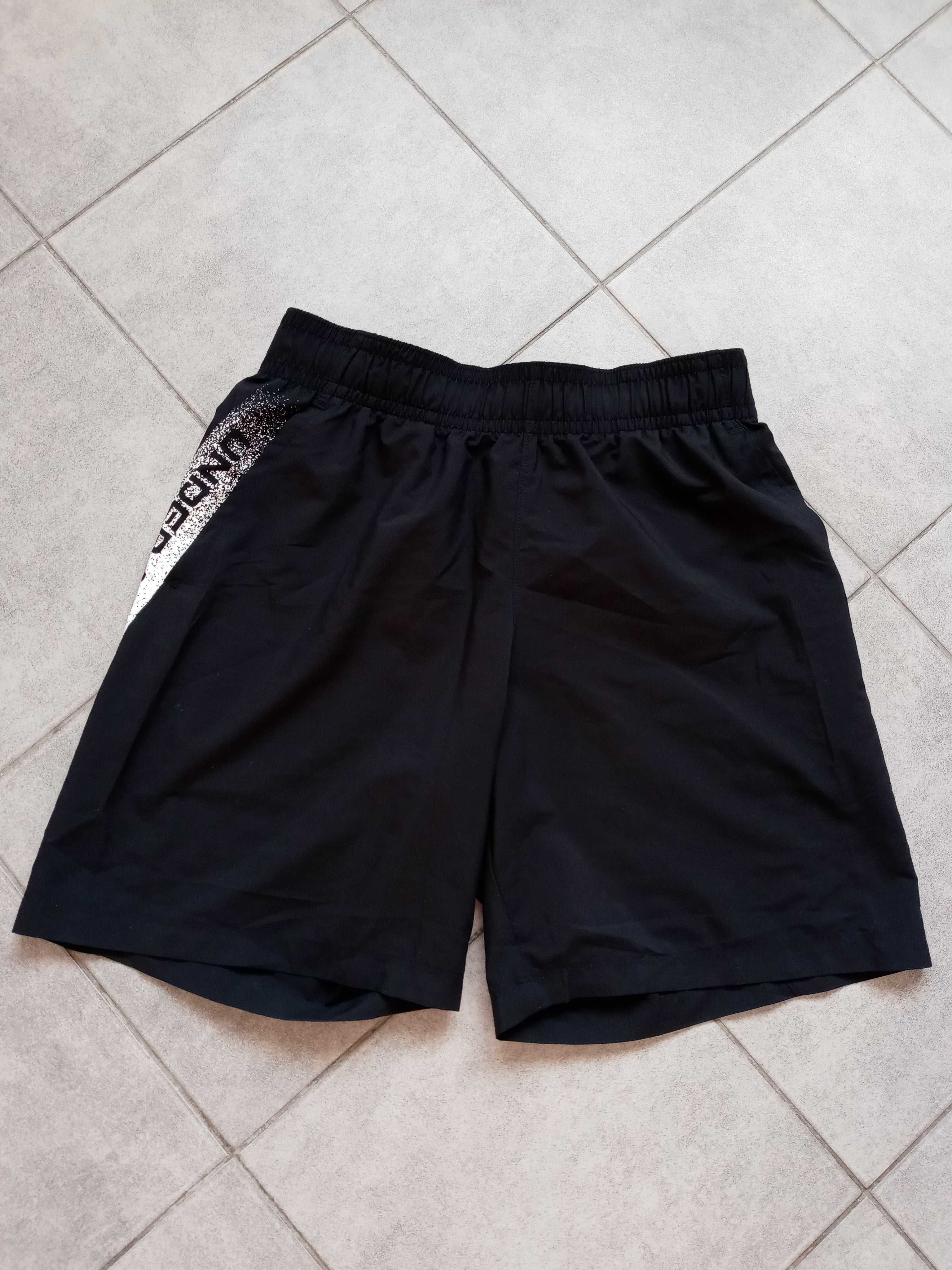 Spodenki Under Armour - M