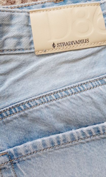 Шорти, бермуди Stradivarius