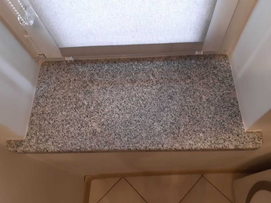 Parapety granitowe na wymiar, najniższe ceny, do 20km transport gratis