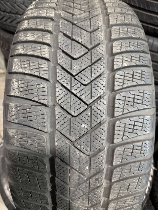 Шина б.у 1 шт 235 40 R19 Pirelli Winter Sottozero 3 96V 1 шт
