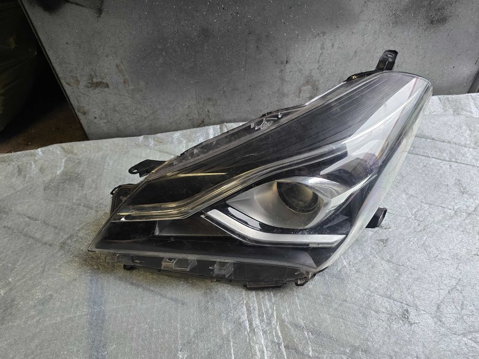lampa przód Toyota Yaris 3 lift led
