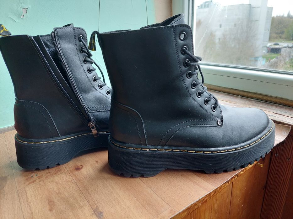 Ботинки Dr.Martins колір чорний р 39