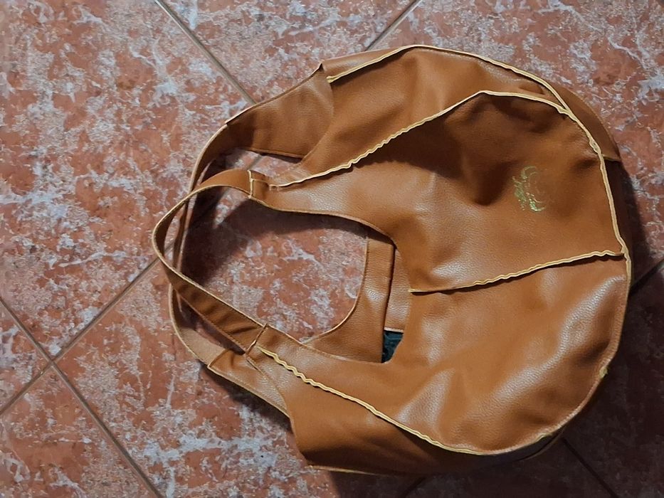 Skórzana torebka Cassi z metka