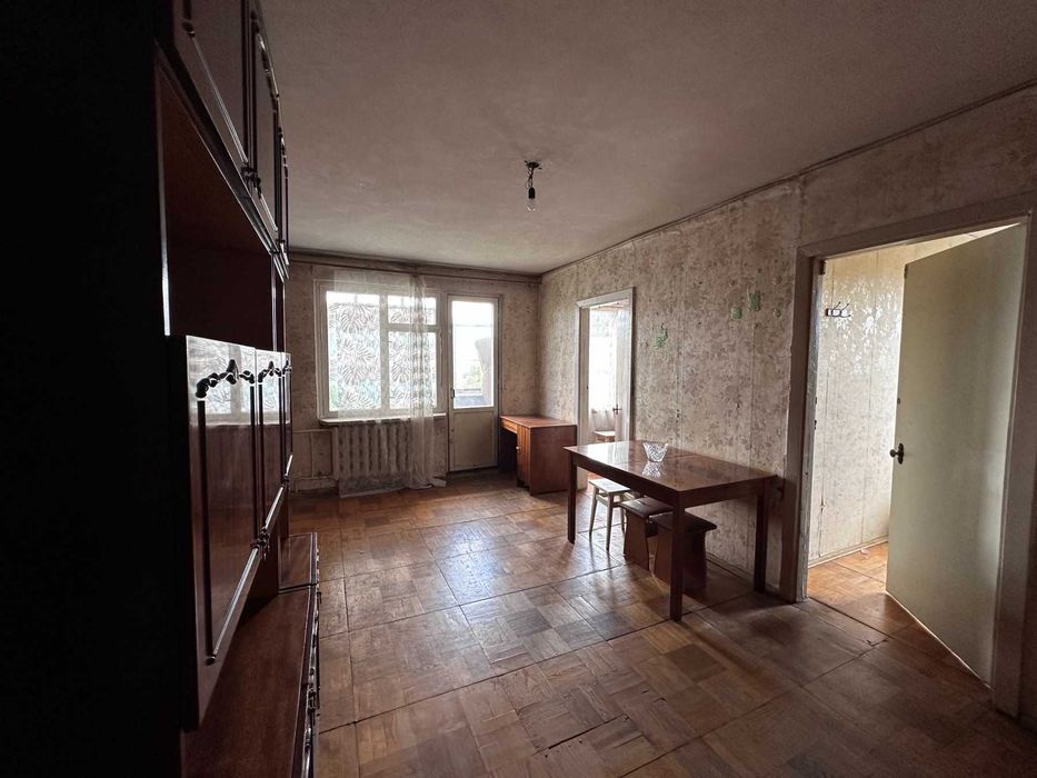 Продам 4  ком  кв  в  р-ні  Боевой  вул   Льотна  1     5/5 пан дома