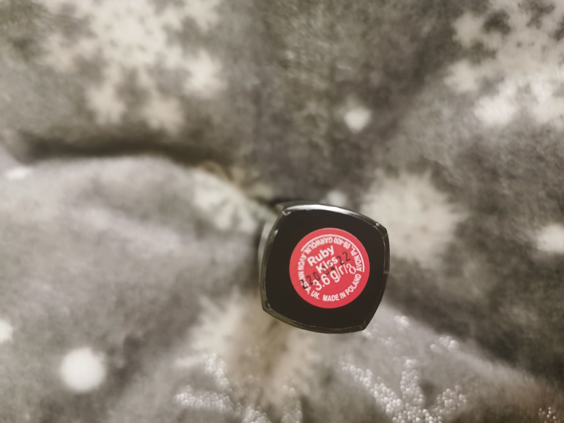 Pomadka Avon Ultra Matte nowa, czerwona Ruby Kiss