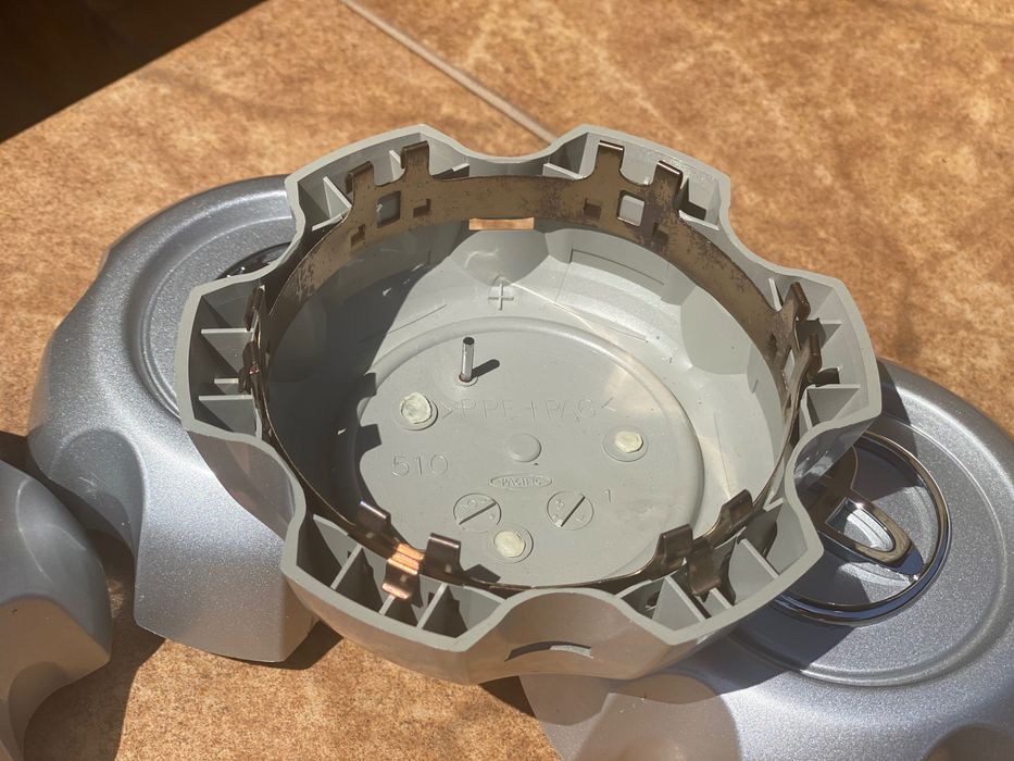 Колпачок ступицы Toyota Land Cruiser Prado