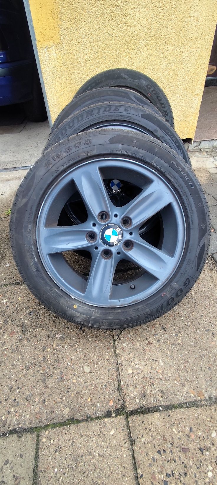 Kola bmw alusie 16 z nowymi oponami