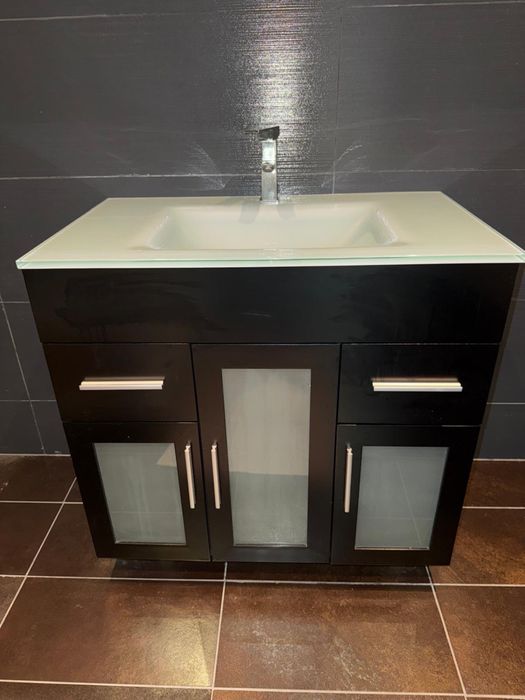 Móvel de casa de banho. Medidas na descrição.