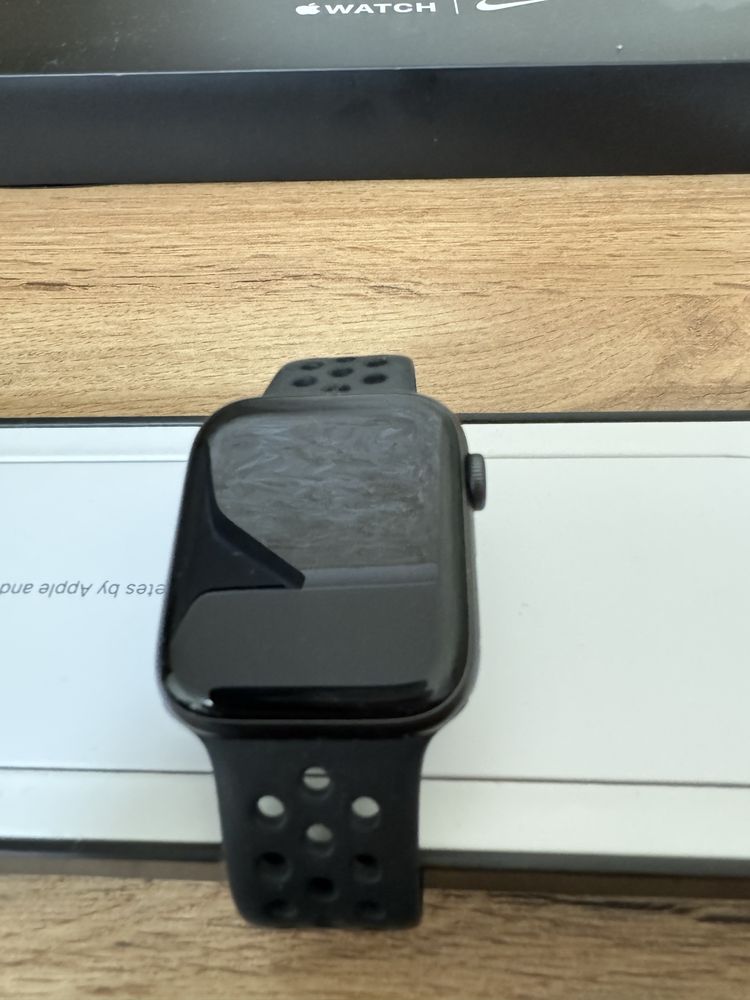 Продам Apple watch se nike black