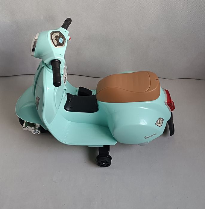 Sun Baby Jeździk na akumulator Scooter Vespa