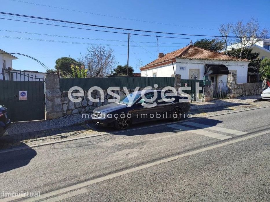 Excelente Lote de Terreno com moradia isolada para reconstrução total