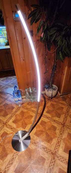 Lampa podłogowa LED