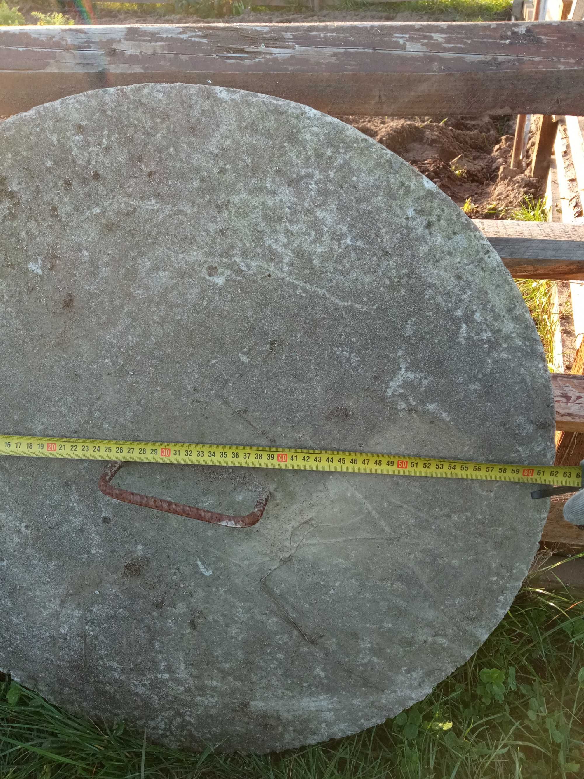 Betonowa przykrywka do szamba , studni