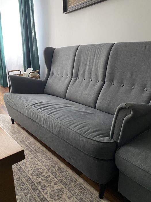 Sofa z fotelami i podnóżkami