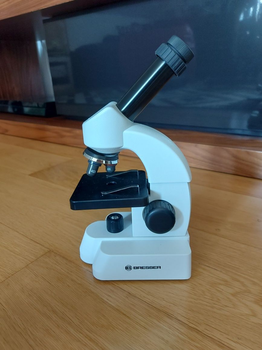 Microscópio Bresser