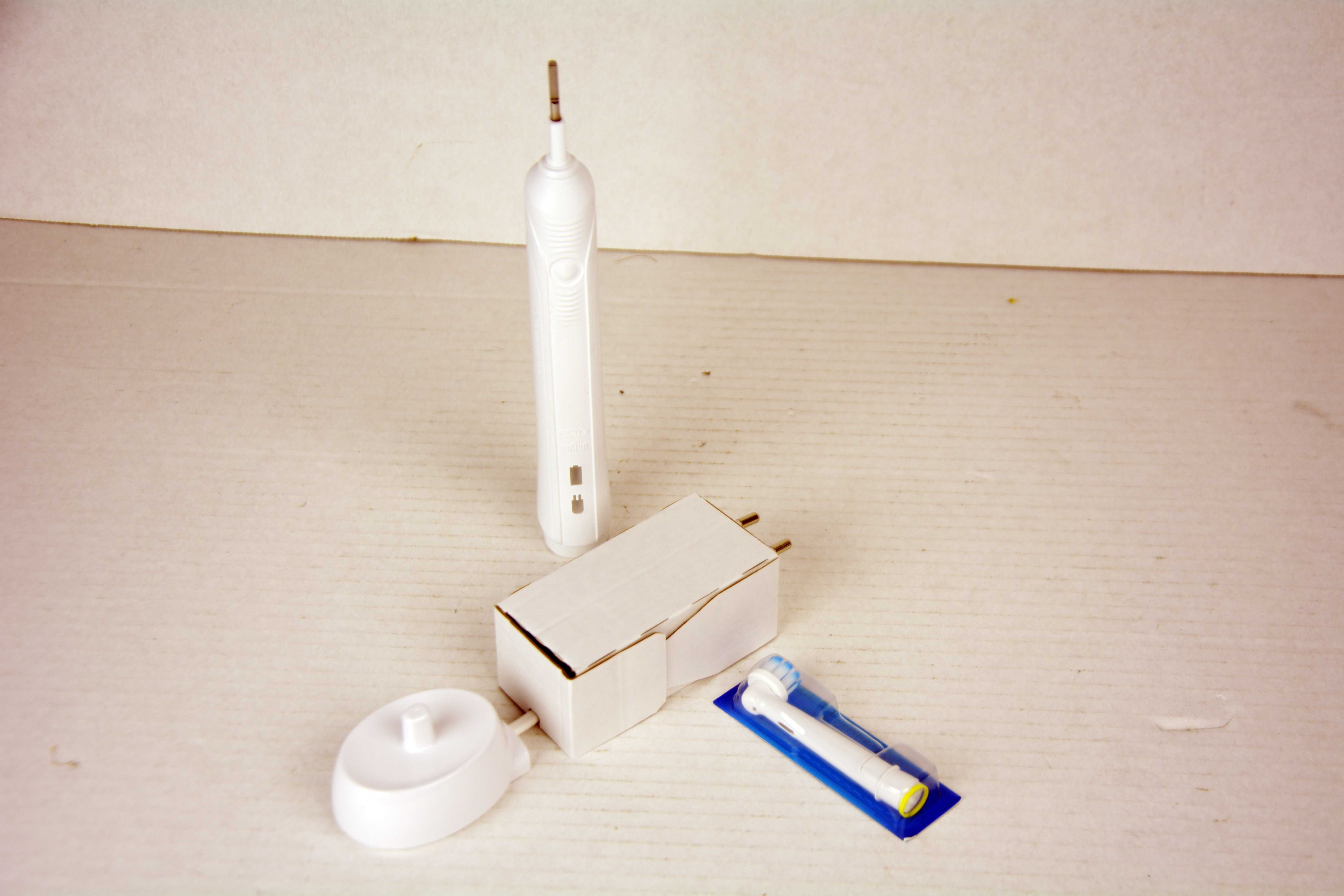 Szczoteczka elektryczna Oral-B Pro 1 200 biała