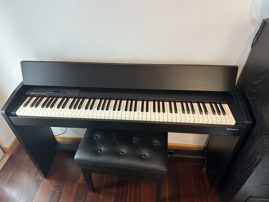 Piano Roland digital F-140R