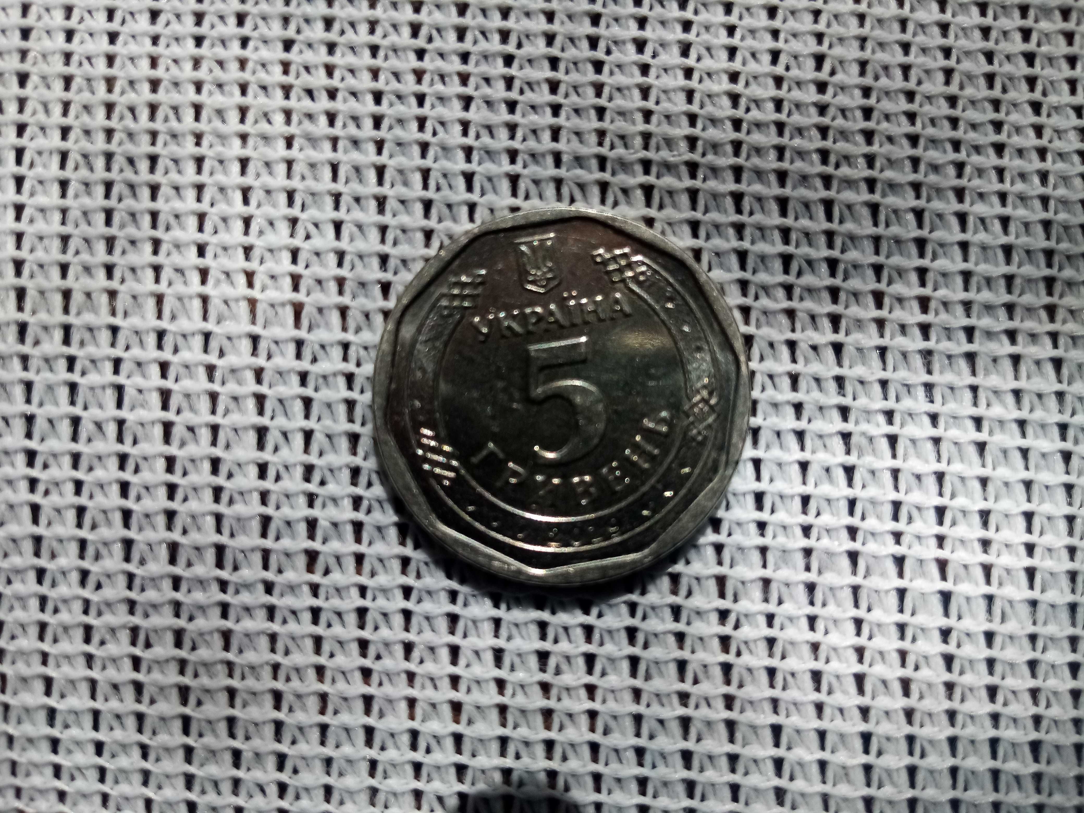Продам монету 5 грн 2019 года