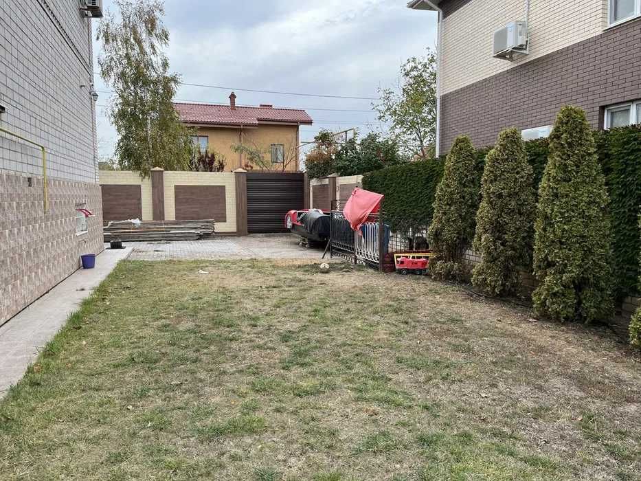 Продам  2-этажный дом с современным ремонтом в Лесках