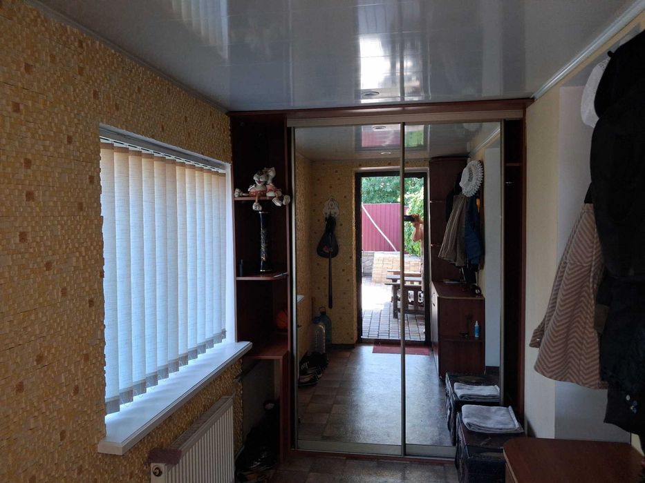 Будинок з ремонтом та басейном у Крюкові