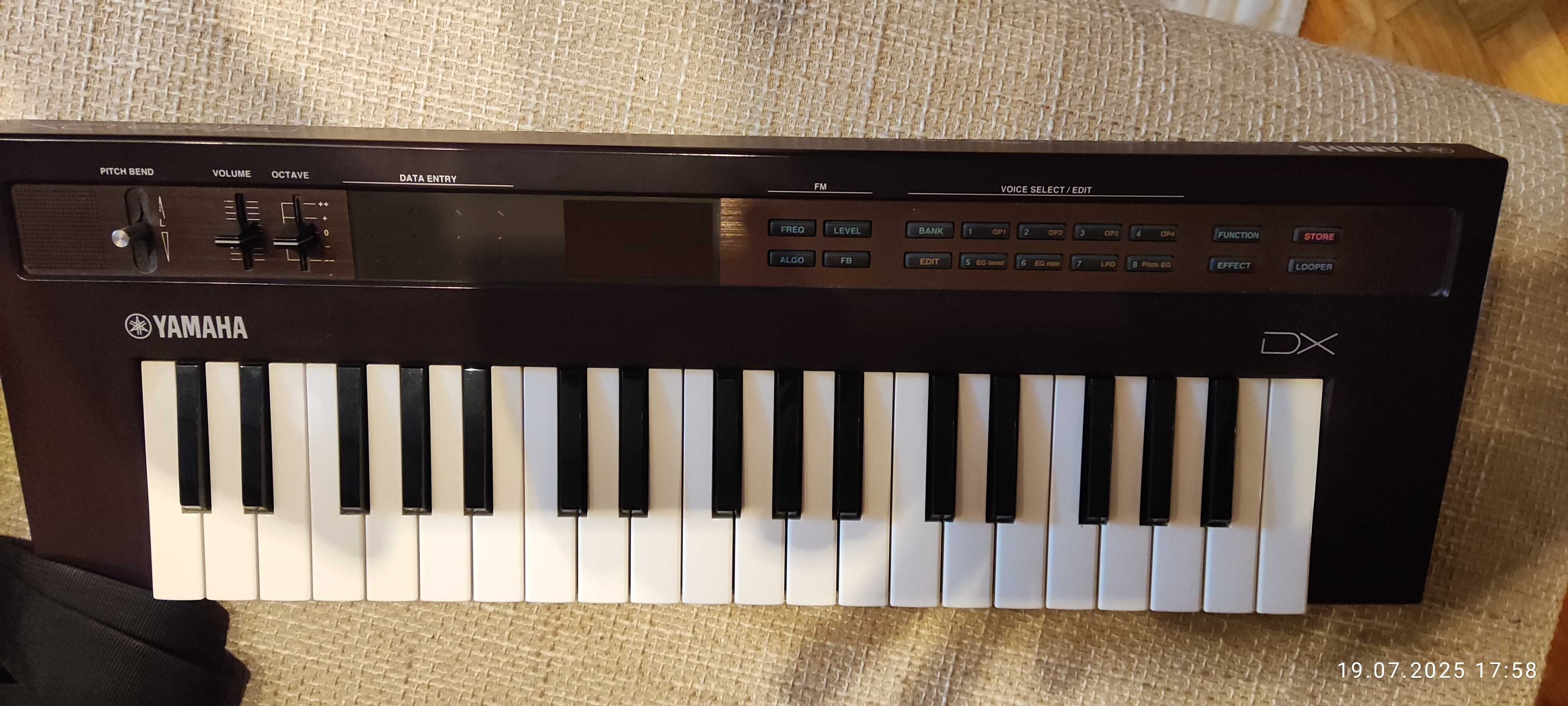 syntezator Yamaha Reface DX