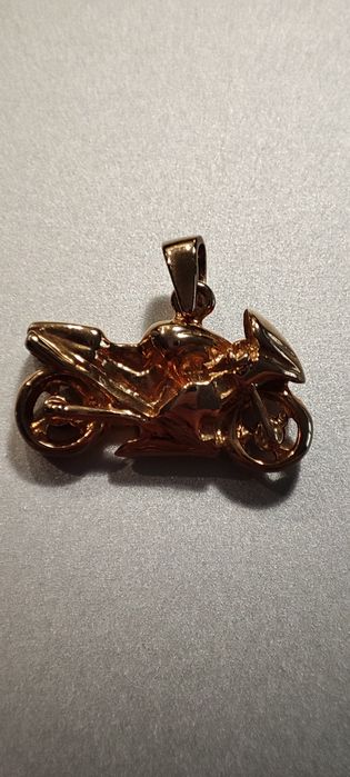 Zawieszka przywieszka wisiorek pozłacana motor sport ścigant próba now