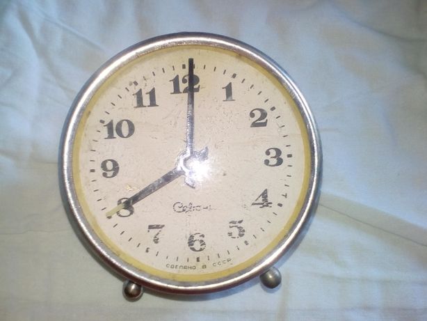 Часы - будильник механические (СССР)